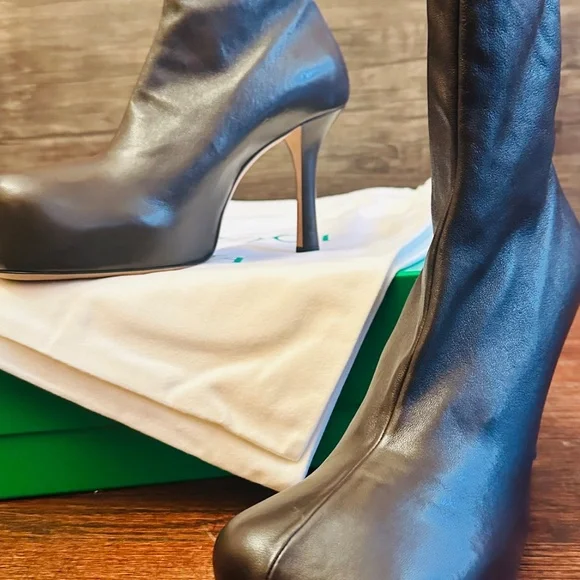 BNIB Authentic Bottega Veneta Chocolate Nappa Boot - Picture 3 of 8